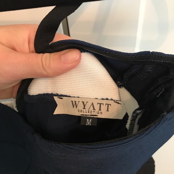 Wyatt Body Con Dress Size Medium - Picture 8 of 8